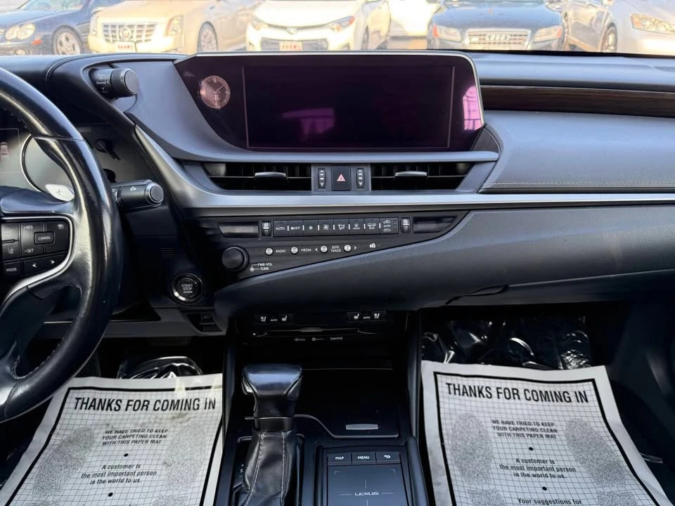 2019 Lexus ES 7th Gen - Image 18 of 20