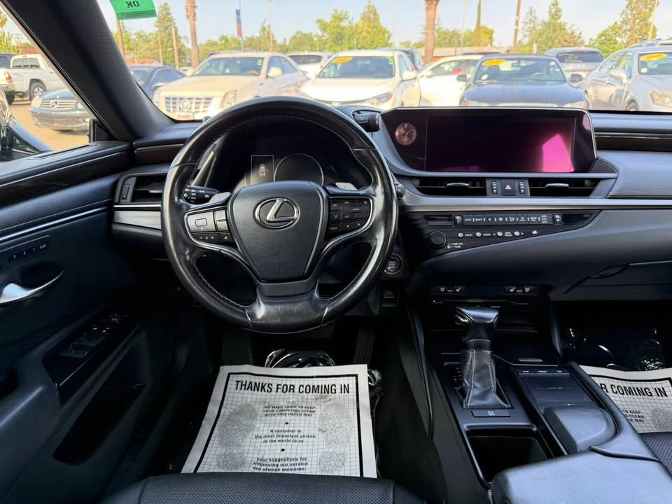 2019 Lexus ES 7th Gen - Image 15 of 20