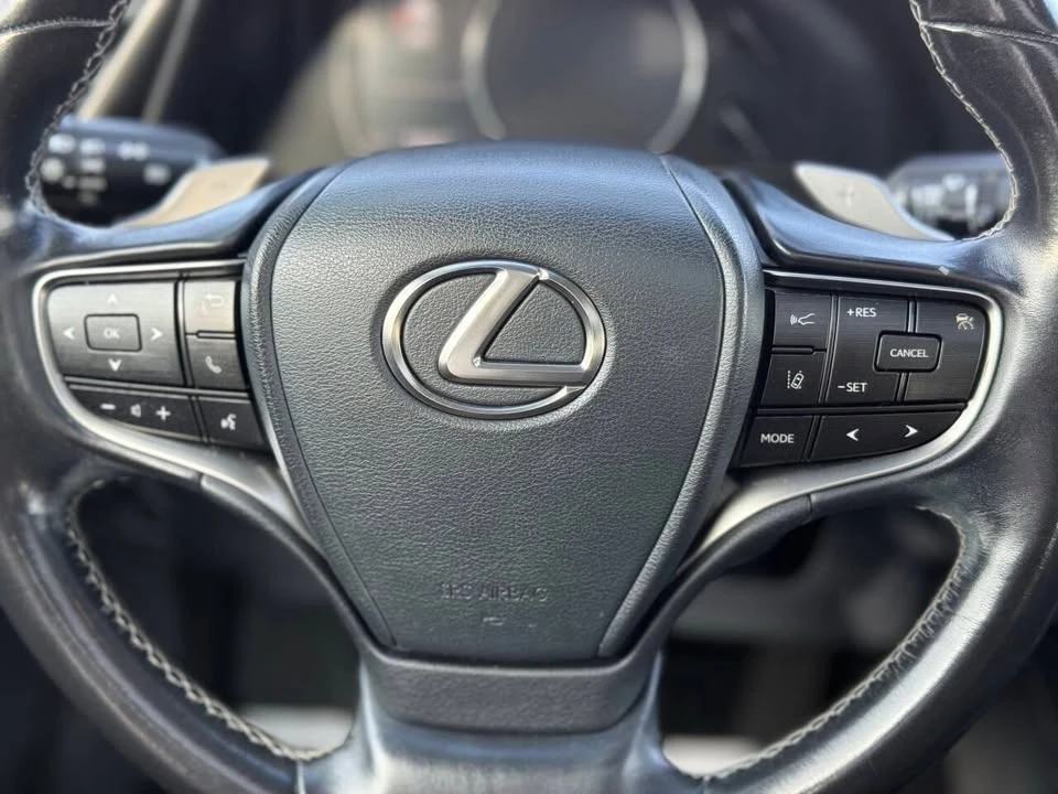 2019 Lexus ES 7th Gen - Image 17 of 20