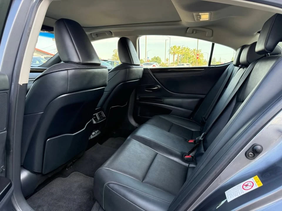 2019 Lexus ES 7th Gen - Image 10 of 20