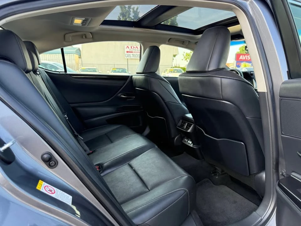 2019 Lexus ES 7th Gen - Image 11 of 20