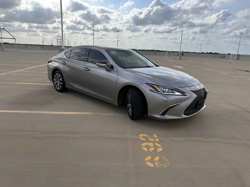 2019 Lexus ES 7th Gen - Image 5 of 10