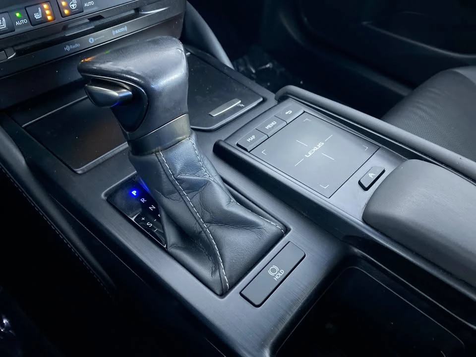 2019 Lexus ES 7th Gen - Image 9 of 19