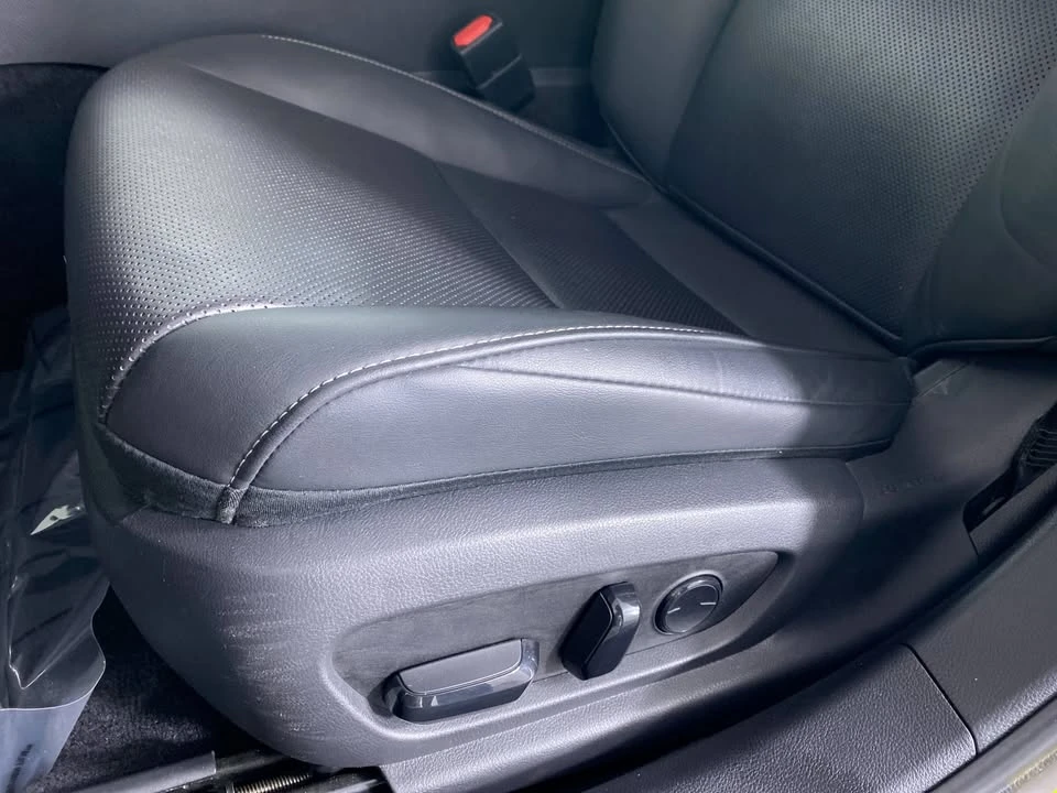 2019 Lexus ES 7th Gen - Image 11 of 19