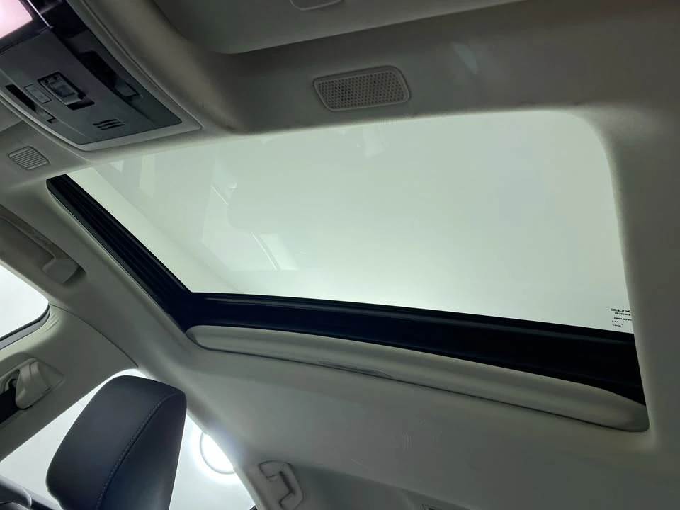 2019 Lexus ES 7th Gen - Image 12 of 19