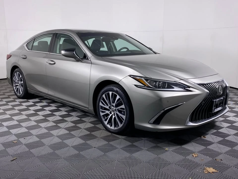 2019 Lexus ES 7th Gen - Image 2 of 19