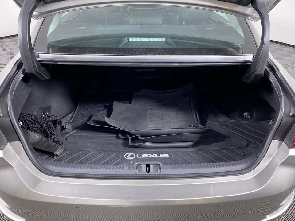 2019 Lexus ES 7th Gen - Image 16 of 19