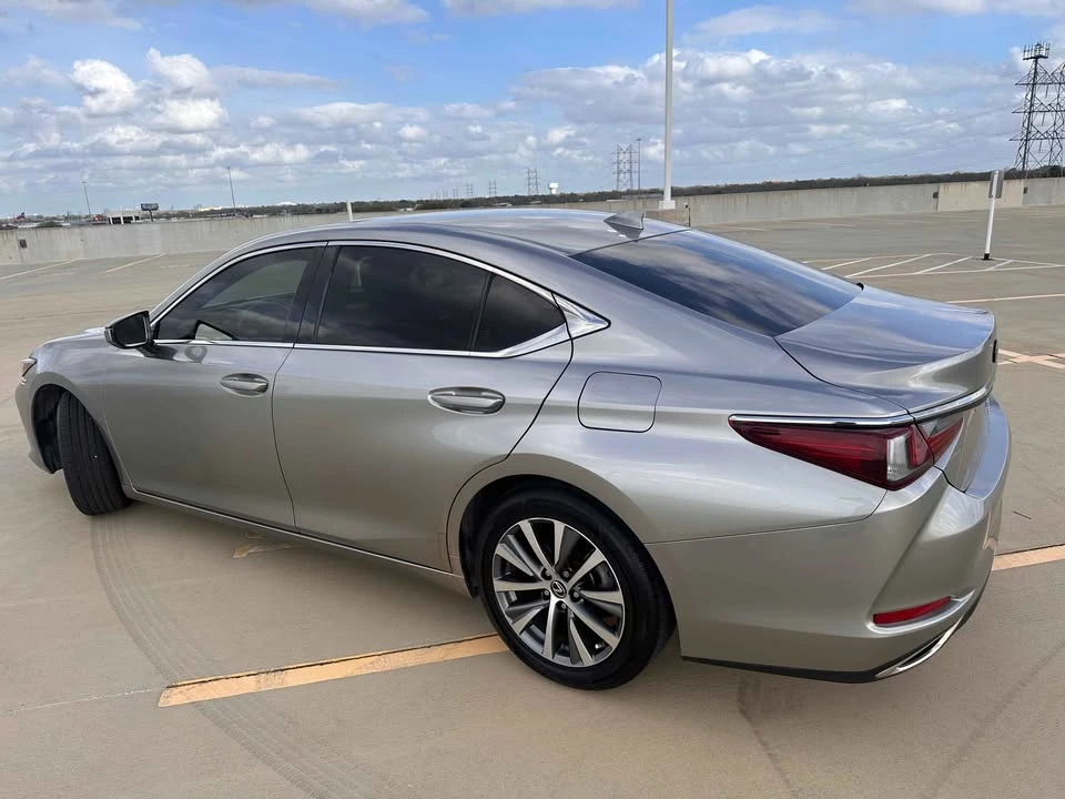 2019 Lexus ES 7th Gen - Image 2 of 10