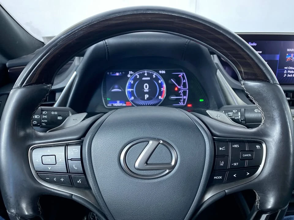 2019 Lexus ES 7th Gen - Image 4 of 19