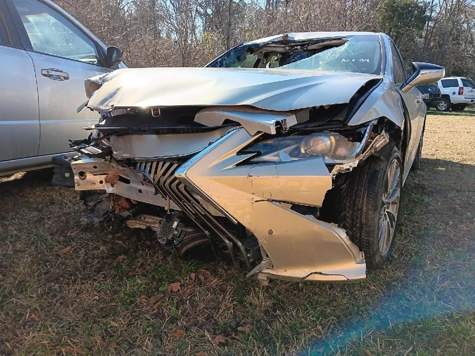2019 Lexus ES 7th Gen - Image 4 of 19