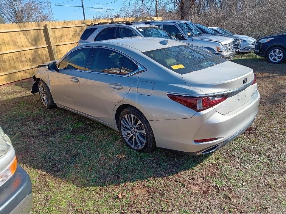 2019 Lexus ES 7th Gen - Image 2 of 19