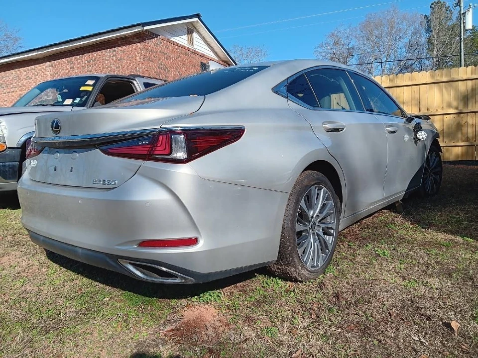 2019 Lexus ES 7th Gen - Image 3 of 19