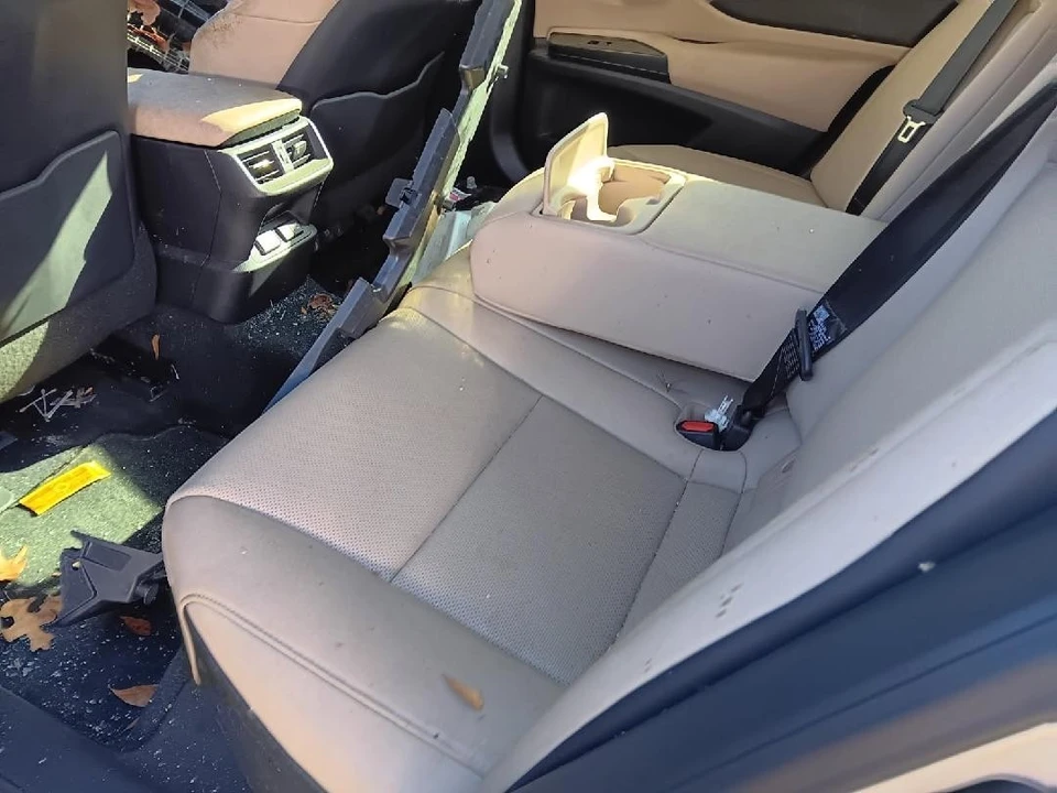 2019 Lexus ES 7th Gen - Image 11 of 19