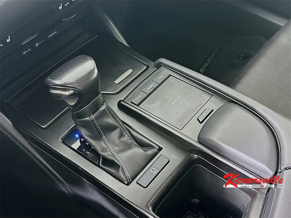 2019 Lexus ES 7th Gen - Image 16 of 21