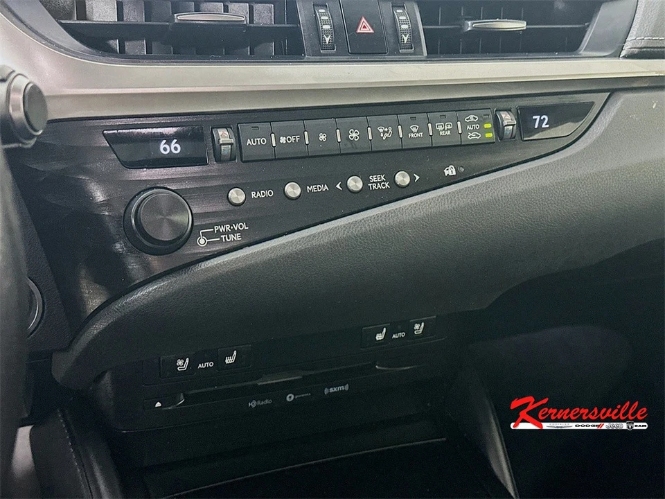 2019 Lexus ES 7th Gen - Image 18 of 21