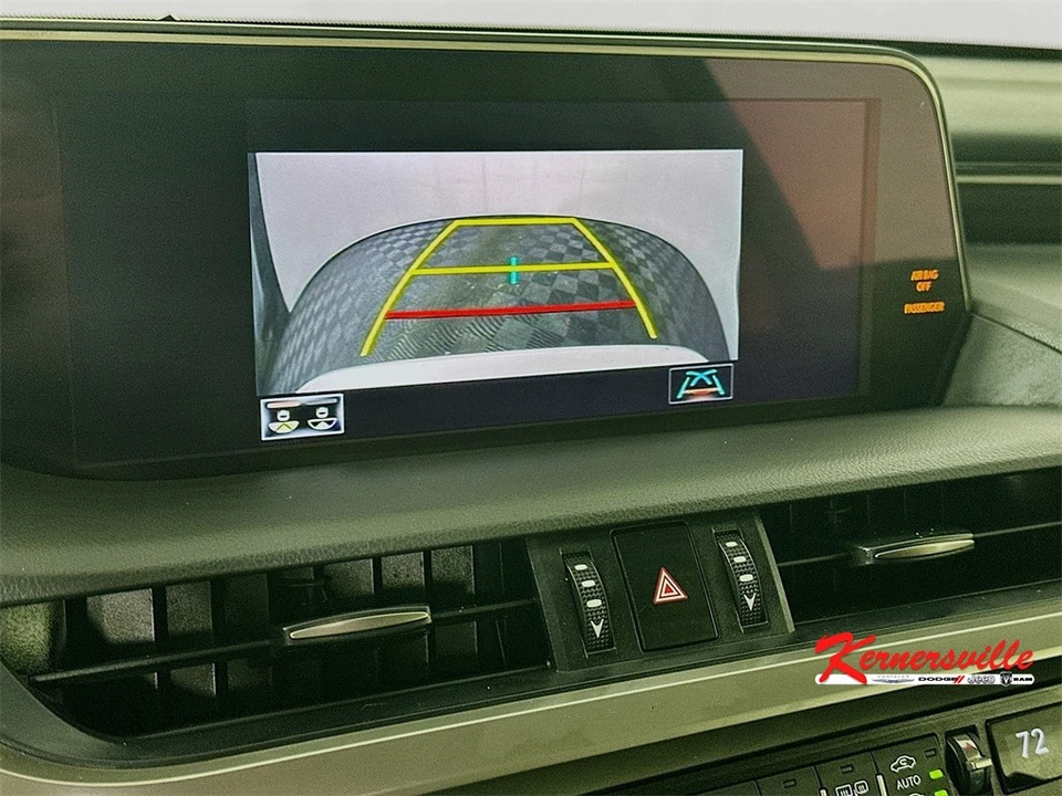 2019 Lexus ES 7th Gen - Image 20 of 21