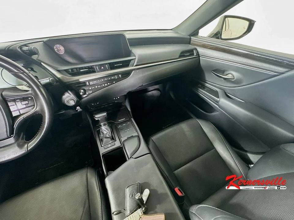 2019 Lexus ES 7th Gen - Image 11 of 21
