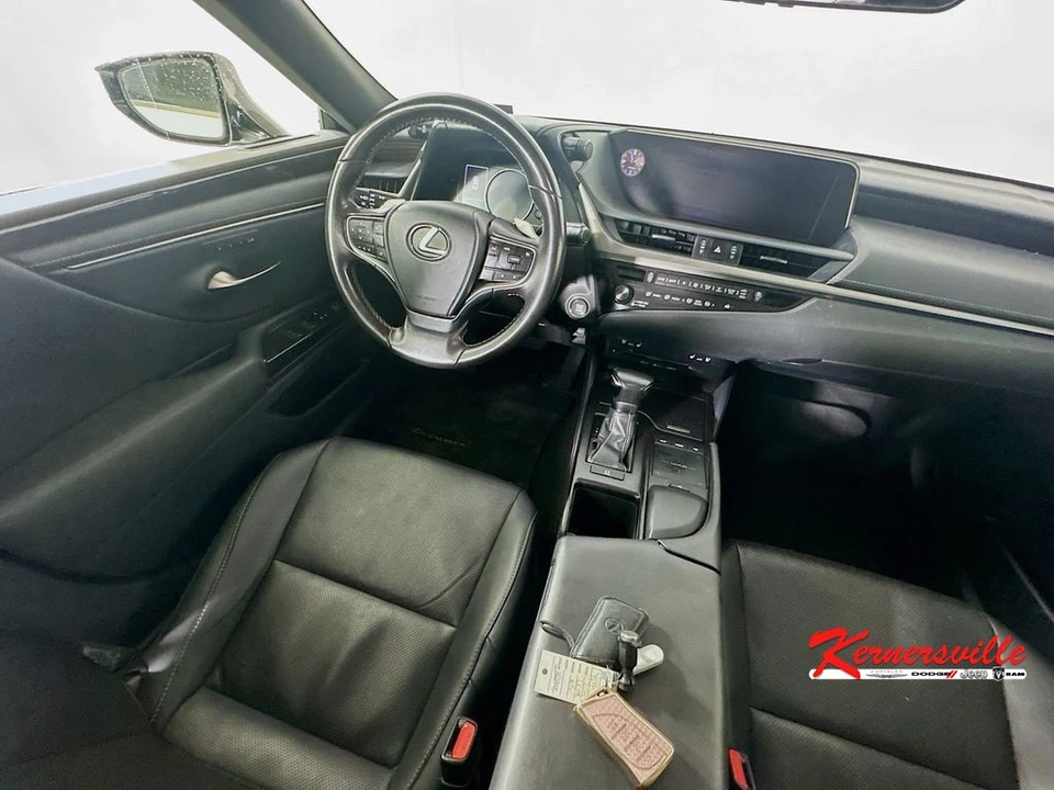 2019 Lexus ES 7th Gen - Image 9 of 21