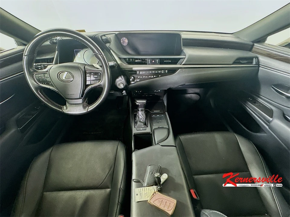 2019 Lexus ES 7th Gen - Image 10 of 12