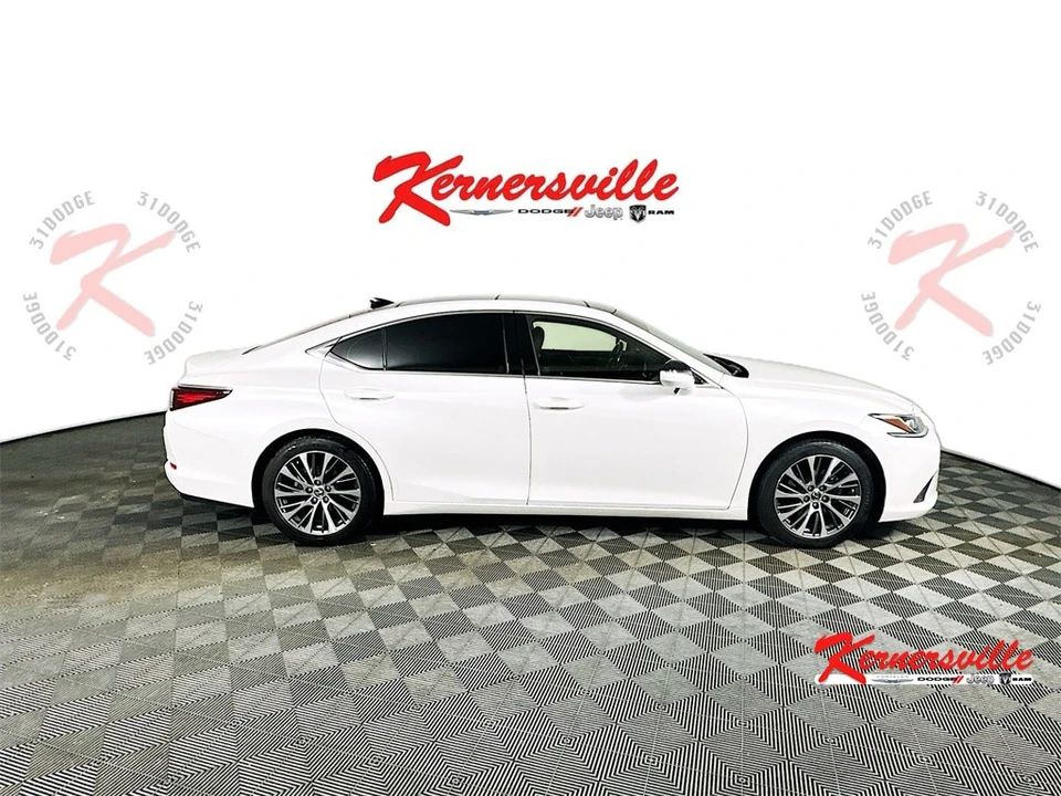 2019 Lexus ES 7th Gen - Image 8 of 12
