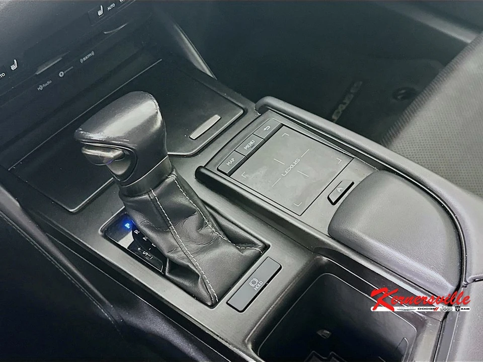 2019 Lexus ES 7th Gen - Image 16 of 21