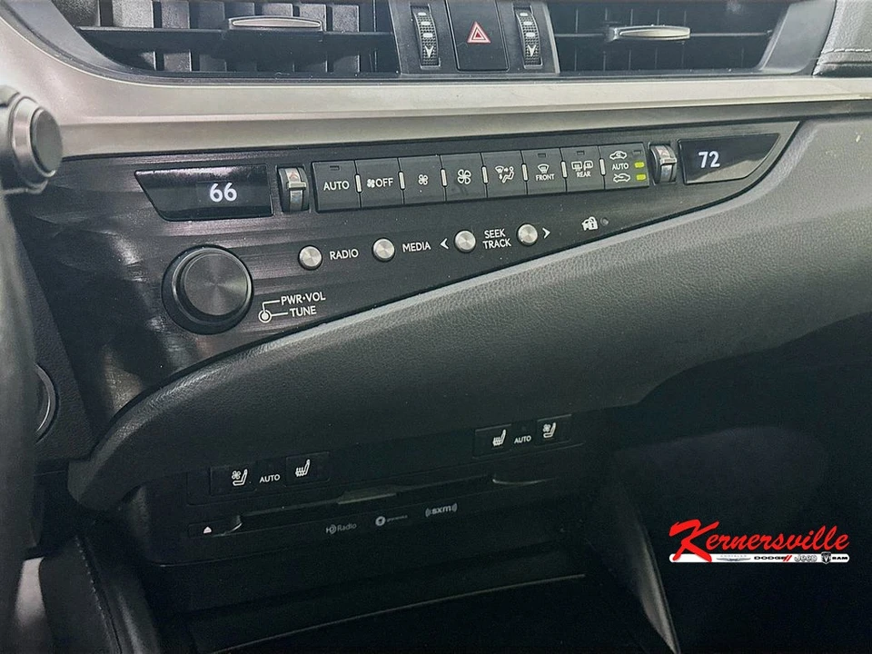 2019 Lexus ES 7th Gen - Image 18 of 21