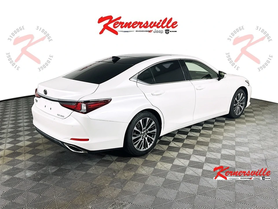 2019 Lexus ES 7th Gen - Image 7 of 12