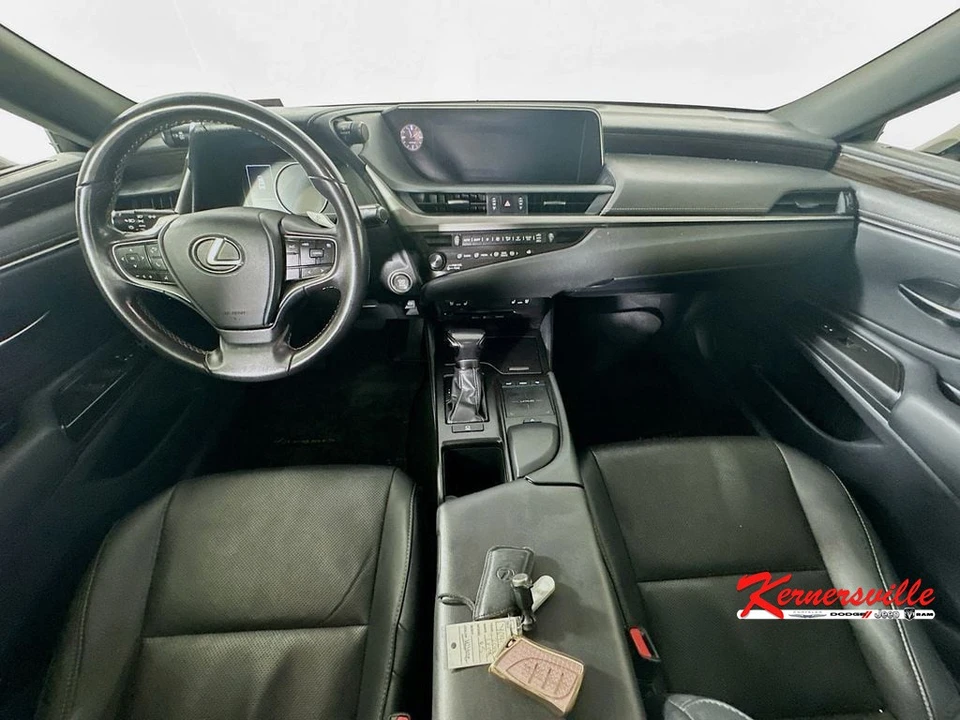 2019 Lexus ES 7th Gen - Image 10 of 21