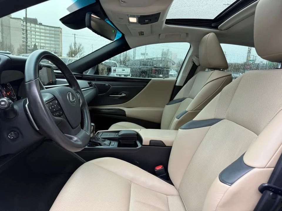 2019 Lexus ES 7th Gen - Image 13 of 20