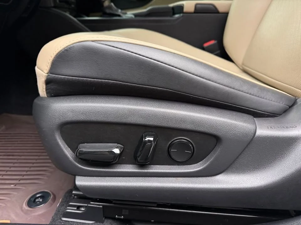 2019 Lexus ES 7th Gen - Image 15 of 20