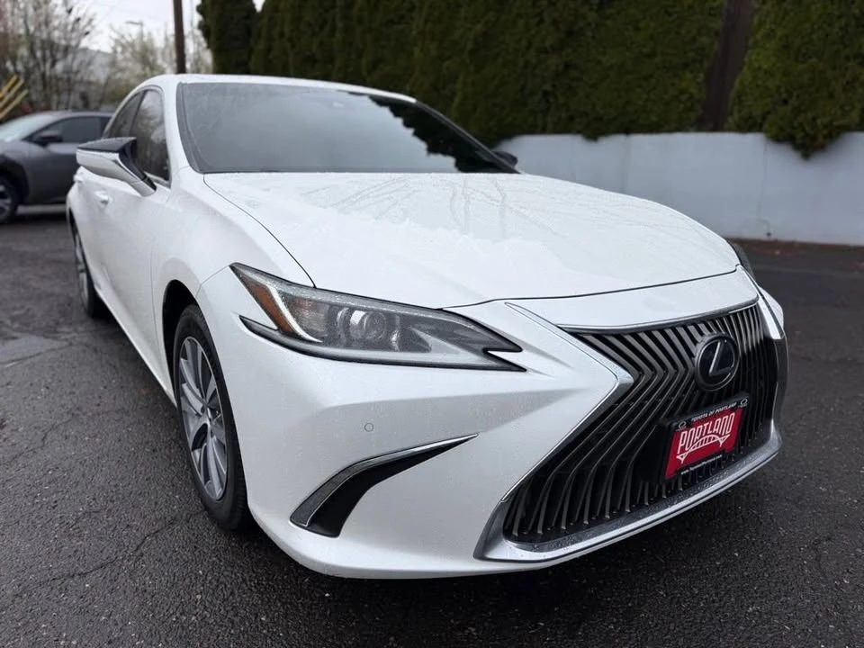 2019 Lexus ES 7th Gen - Image 2 of 20