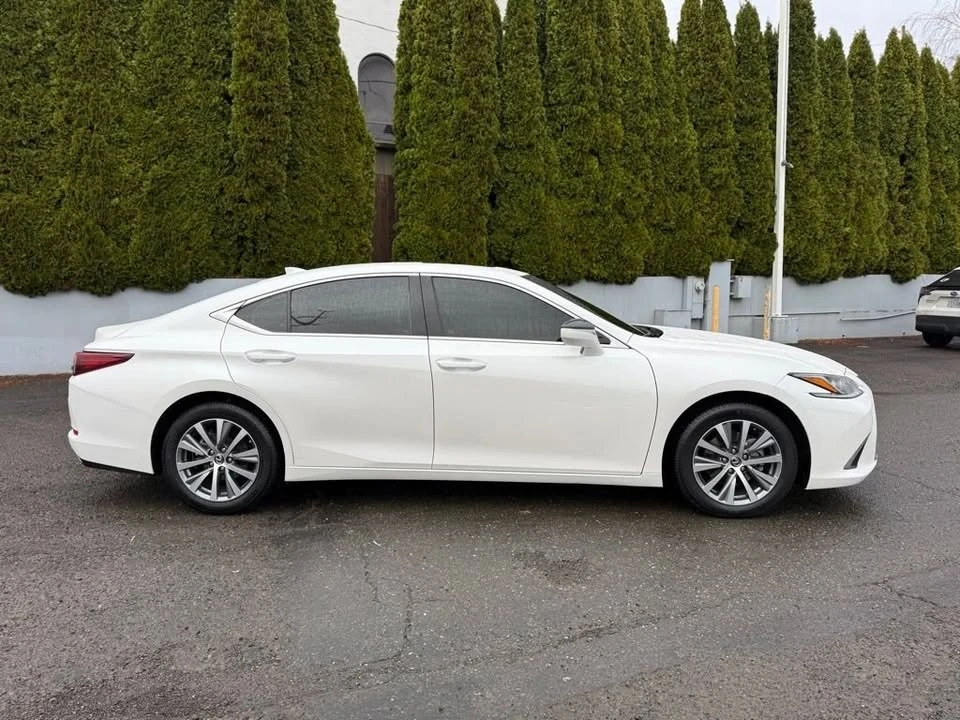 2019 Lexus ES 7th Gen - Image 9 of 20