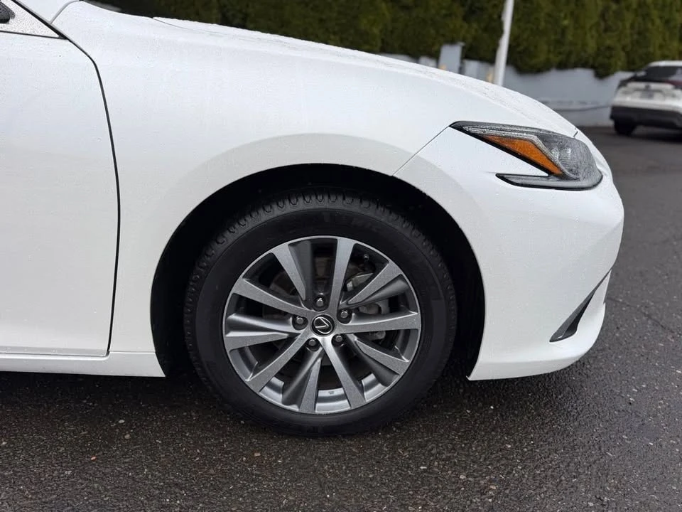 2019 Lexus ES 7th Gen - Image 10 of 20