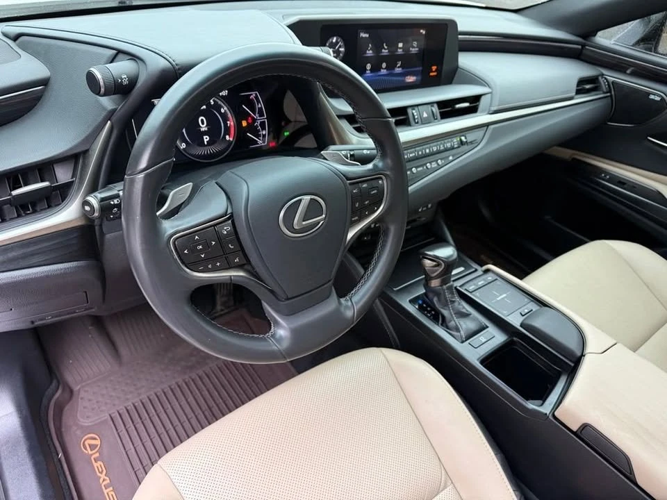 2019 Lexus ES 7th Gen - Image 12 of 20