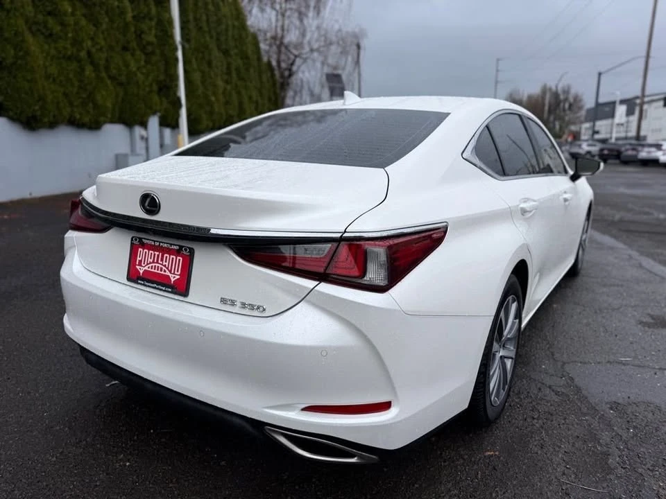 2019 Lexus ES 7th Gen - Image 8 of 20
