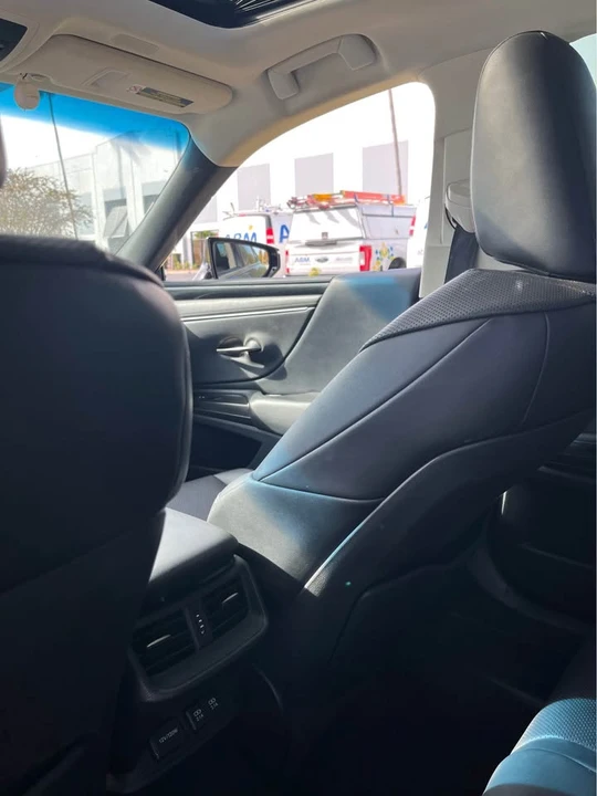 2019 Lexus ES 7th Gen - Image 10 of 10