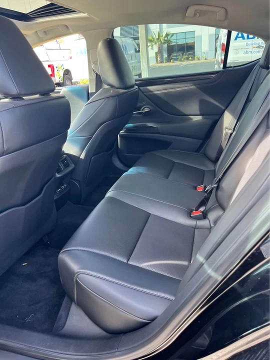 2019 Lexus ES 7th Gen - Image 8 of 10