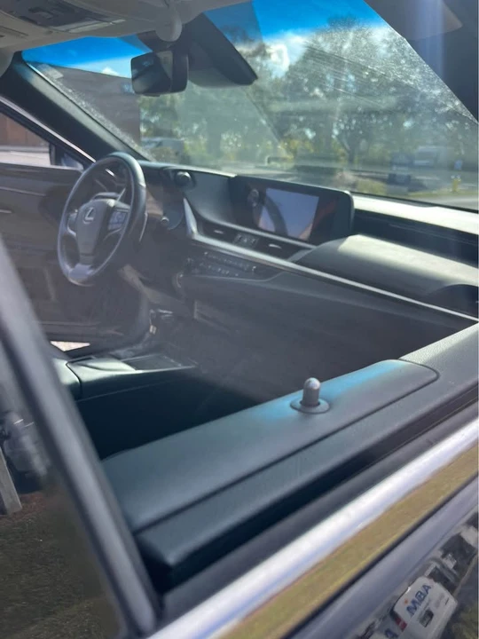 2019 Lexus ES 7th Gen - Image 5 of 10