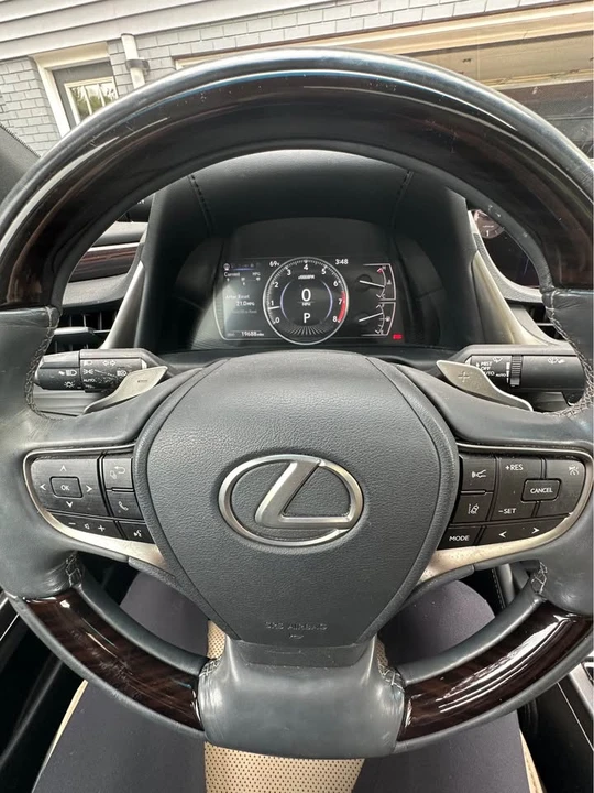 2019 Lexus ES 7th Gen - Image 10 of 14
