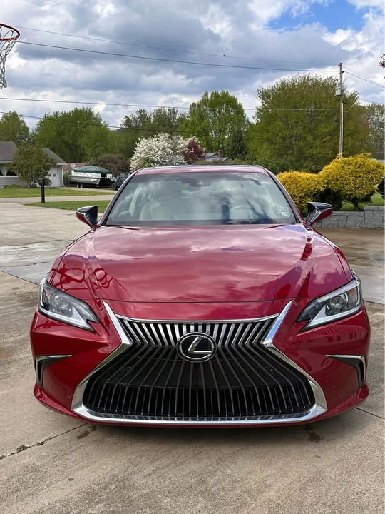 2019 Lexus ES 7th Gen - Image 2 of 14