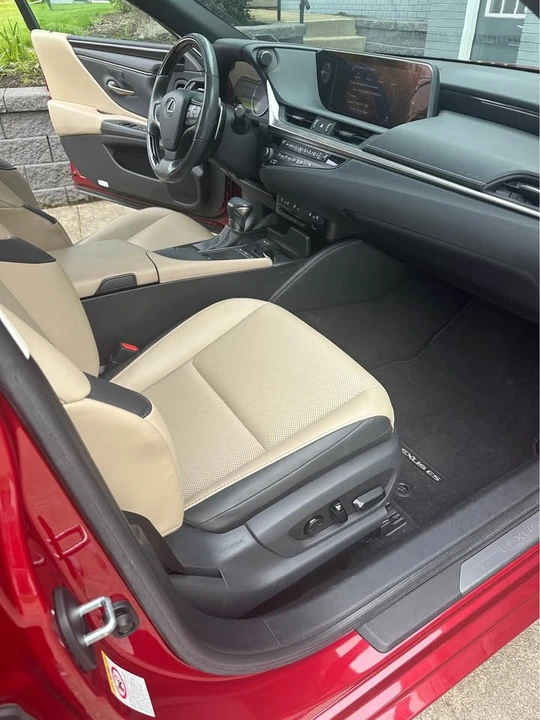 2019 Lexus ES 7th Gen - Image 9 of 14