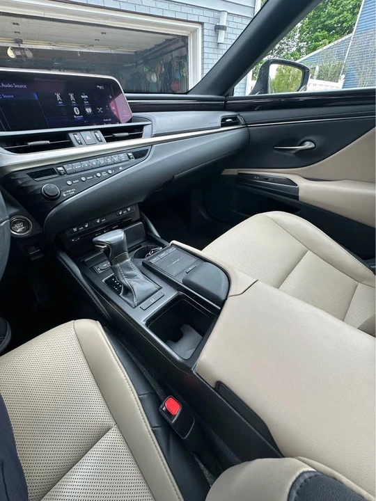 2019 Lexus ES 7th Gen - Image 11 of 14