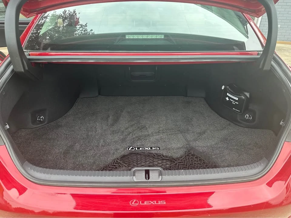 2019 Lexus ES 7th Gen - Image 13 of 14