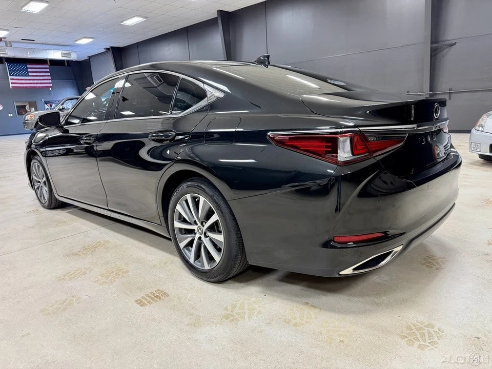 2019 Lexus ES 7th Gen - Image 12 of 12