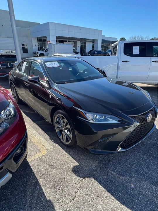 2019 Lexus ES 7th Gen - Image 2 of 13