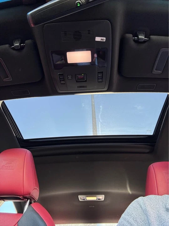 2019 Lexus ES 7th Gen - Image 9 of 13