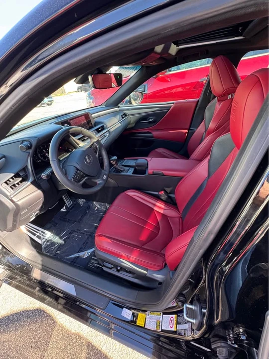2019 Lexus ES 7th Gen - Image 5 of 13