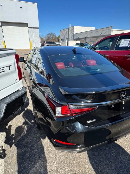 2019 Lexus ES 7th Gen - Image 4 of 13