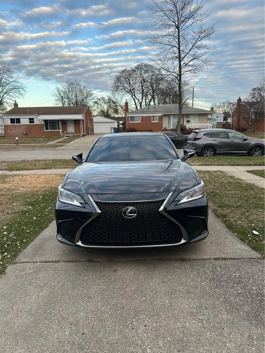 2019 Lexus ES 7th Gen - Image 3 of 10