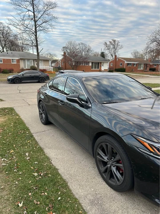 2019 Lexus ES 7th Gen - Image 2 of 10
